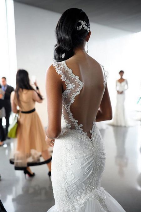 令人陶醉的绝美露背婚纱